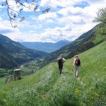 Organizzare un’escursione in montagna: cosa portare con sé